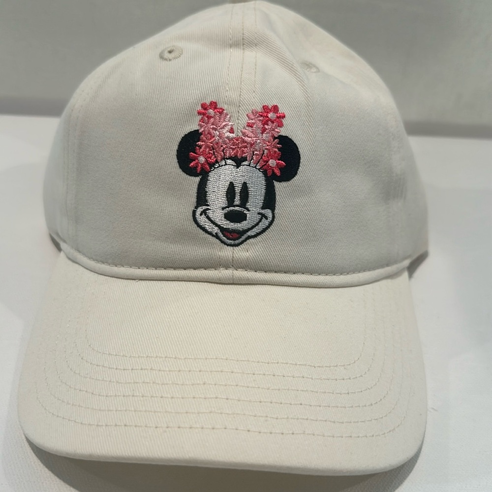 NWT Disney Minnie Mouse Ladies White Cap with adjustable back.
